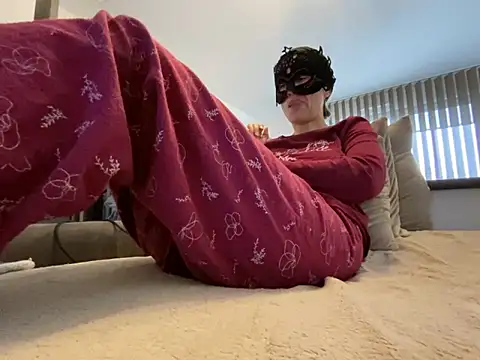 Marilou1983 online show from 02/11/25, 01:20