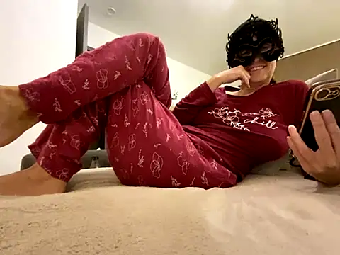 Marilou1983 online show from 11/10/25, 04:28