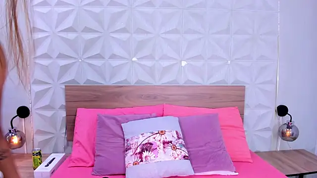 Stacey white  online show from 04/22/26, 08:32