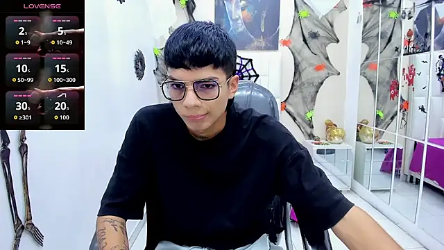 Snapshot of Noha_scott chatting on 10/23/25, 11:35 Noha scott online show from 10/23/25, 11:35