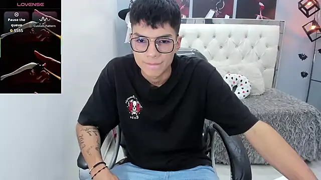 Snapshot of Noha_scott chatting on 11/12/25, 11:36 Noha scott online show from 11/12/25, 11:36