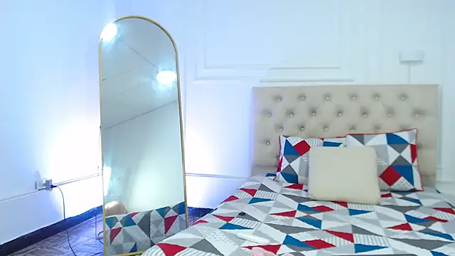 lola red95 online show from 12/18/25, 10:54