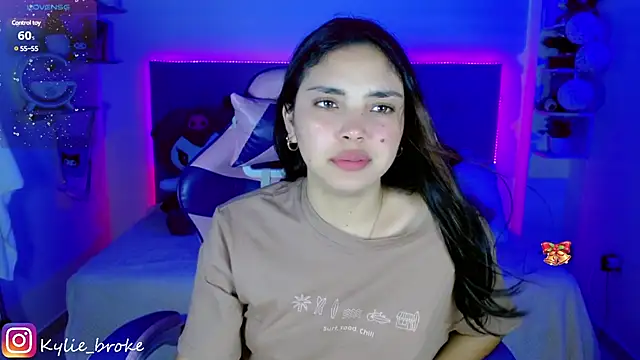 Snapshot of Kylie_brokee chatting on 01/05/25, 12:20 Kylie brokee online show from 01/05/25, 12:20