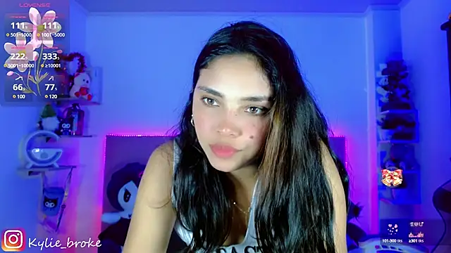 Snapshot of Kylie_brokee chatting on 01/14/25, 12:11 Kylie brokee online show from 01/14/25, 12:11