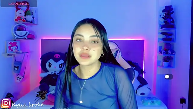 Snapshot of Kylie_brokee chatting on 02/03/25, 09:07 Kylie brokee online show from 02/03/25, 09:07