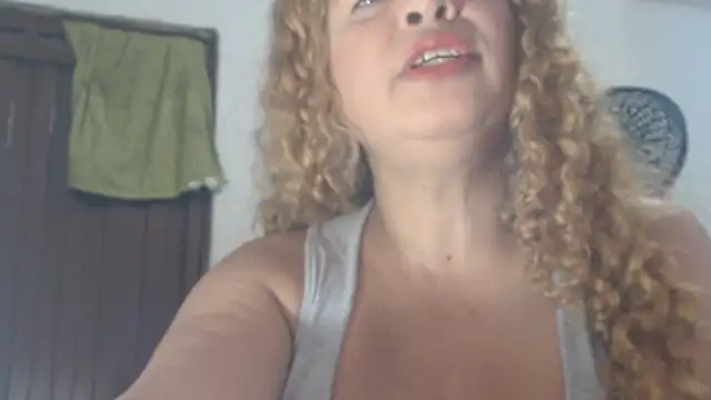 Snapshot of BustyAmanda chatting on 07/03/26, 12:44 BustyAmanda online show from 07/03/26, 12:44