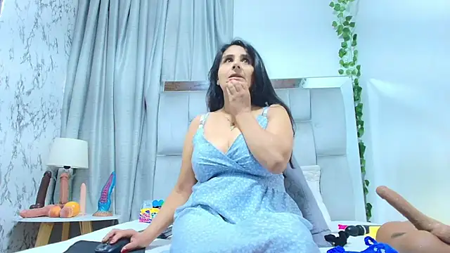  Marcela   online show from 10/23/25, 12:26