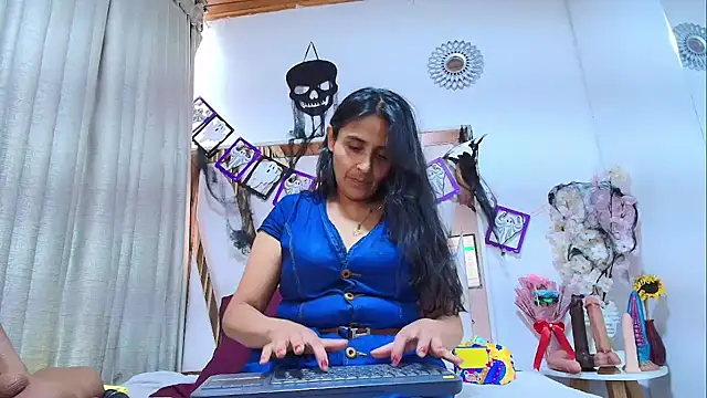  Marcela   online show from 11/05/25, 12:27