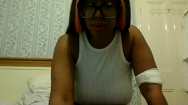 nolotymfcXo online show from 02/05/26, 07:24