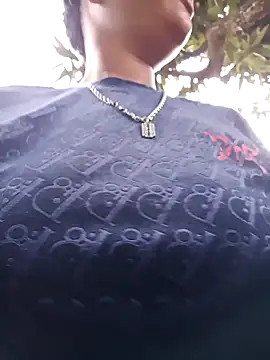 Snapshot of Broan_me chatting on 02/17/25, 05:04 Broan me online show from 02/17/25, 05:04