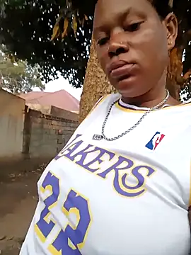 Snapshot of Broan_me chatting on 02/24/25, 04:27 Broan me online show from 02/24/25, 04:27