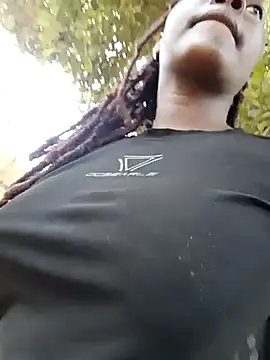 Snapshot of Broan_me chatting on 02/25/25, 11:19 Broan me online show from 02/25/25, 11:19