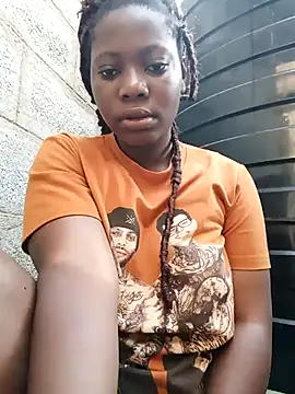 Snapshot of Broan_me chatting on 02/28/25, 04:43 Broan me online show from 02/28/25, 04:43