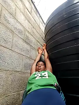 Snapshot of Broan_me chatting on 03/04/25, 02:10 Broan me online show from 03/04/25, 02:10