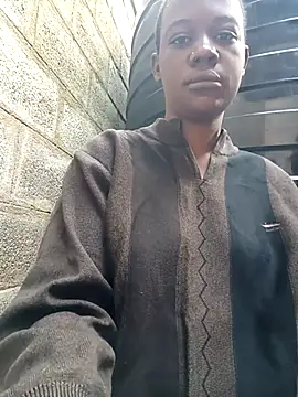 Snapshot of Broan_me chatting on 11/11/25, 05:18 Broan me online show from 11/11/25, 05:18