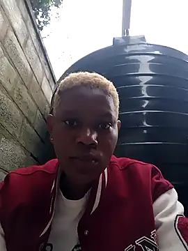 Snapshot of Broan_me chatting on 11/16/25, 05:46 Broan me online show from 11/16/25, 05:46