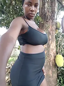 Snapshot of Broan_me chatting on 11/19/25, 05:40 Broan me online show from 11/19/25, 05:40