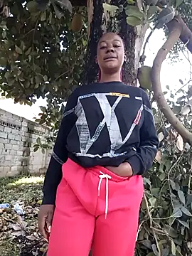 Snapshot of Broan_me chatting on 12/14/25, 05:35 Broan me online show from 12/14/25, 05:35