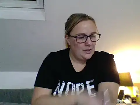 Snapshot of scrummymummy2 chatting on 12/30/24, 10:12 scrummymummy2 online show from 12/30/24, 10:12