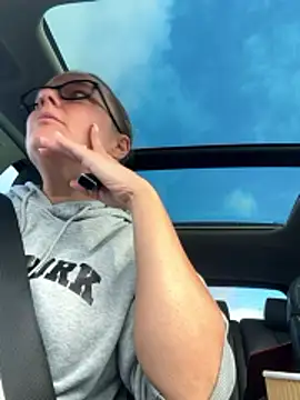 Snapshot of scrummymummy2 chatting on 11/24/25, 10:48 scrummymummy2 online show from 11/24/25, 10:48