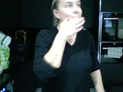 Snapshot of scrummymummy2 chatting on 12/16/25, 09:25 scrummymummy2 online show from 12/16/25, 09:25