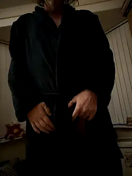 Snapshot of JulianJ50 chatting on 09/10/25, 05:18 JulianJ50 online show from 09/10/25, 05:18