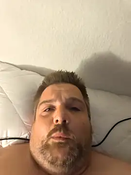 Snapshot of Ronny2510 chatting on 11/21/25, 10:41 Ronny2510 online show from 11/21/25, 10:41