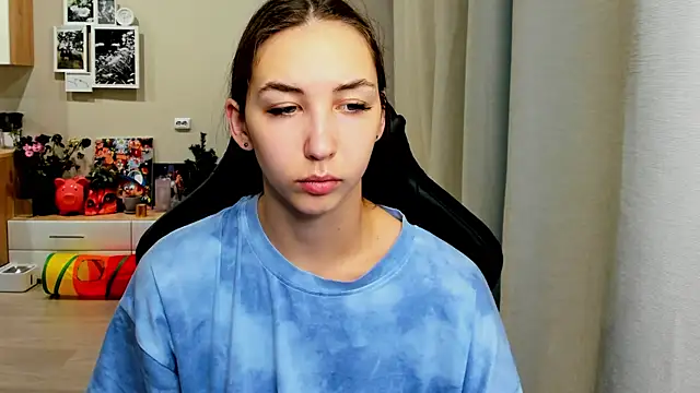 Sm0ly online show from 10/22/25, 02:01