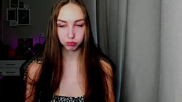 Snapshot of Sm0ly chatting on 06/18/26, 03:07 Sm0ly online show from 06/18/26, 03:07