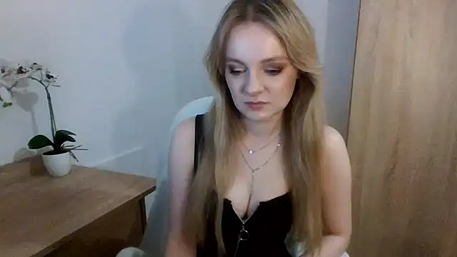 Snapshot of AlmaHoney chatting on 01/29/25, 12:12 AlmaHoney online show from 01/29/25, 12:12
