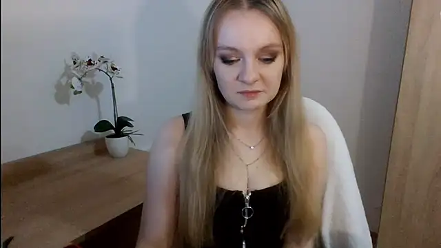 Snapshot of AlmaHoney chatting on 02/03/25, 09:07 AlmaHoney online show from 02/03/25, 09:07