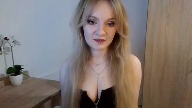 Snapshot of AlmaHoney chatting on 03/16/25, 09:05 AlmaHoney online show from 03/16/25, 09:05