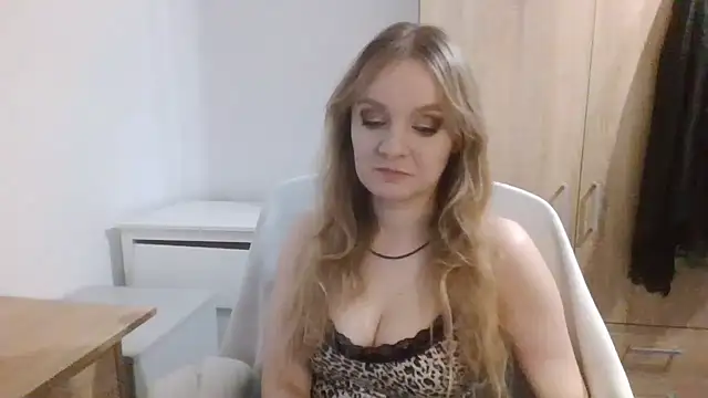 AlmaHoney online show from 12/21/25, 09:22