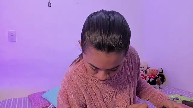 crystalvazquez online show from 10/21/25, 12:28