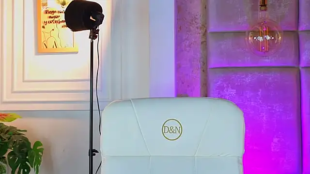 AlessiaLondon online show from 07/27/26, 10:00