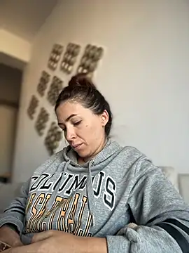 RaquelleDevon online show from 10/27/25, 02:10