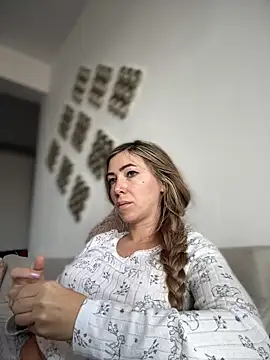 RaquelleDevon online show from 12/16/25, 10:20