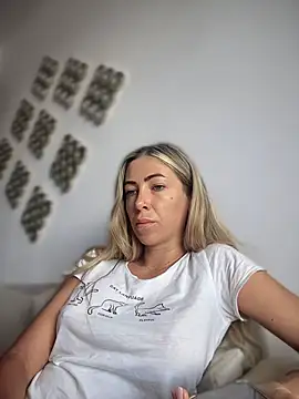 RaquelleDevon online show from 07/06/26, 10:23