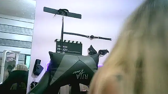 Snapshot of Transthifany chatting on 09/10/25, 10:10 Transthifany online show from 09/10/25, 10:10