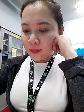 Snapshot of Benlla2802 chatting on 12/13/24, 04:16 Benlla2802 online show from 12/13/24, 04:16