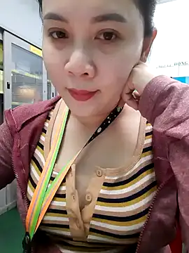 Snapshot of Benlla2802 chatting on 12/16/24, 03:43 Benlla2802 online show from 12/16/24, 03:43