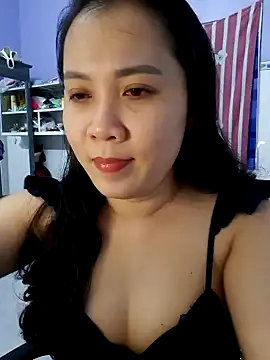 Snapshot of Benlla2802 chatting on 12/19/24, 03:52 Benlla2802 online show from 12/19/24, 03:52