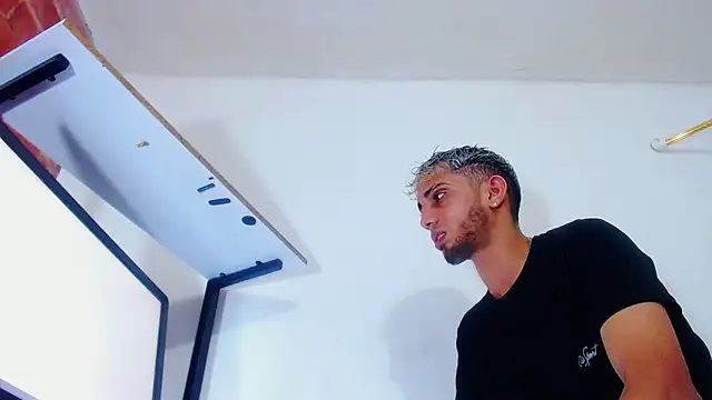 Snapshot of Gregory_hard chatting on 10/25/25, 11:54 Gregory hard online show from 10/25/25, 11:54