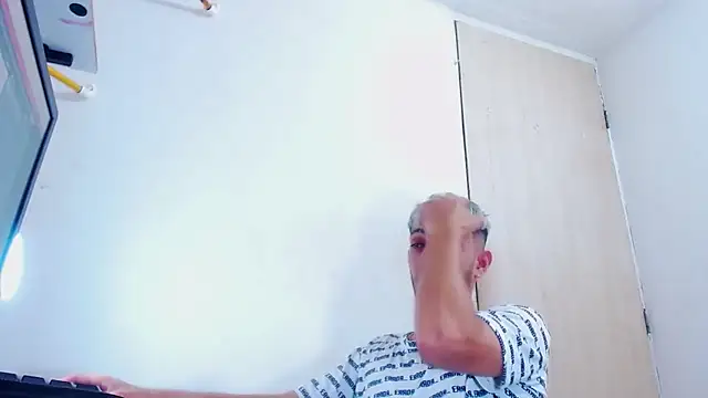 Snapshot of Gregory_hard chatting on 11/09/25, 05:39 Gregory hard online show from 11/09/25, 05:39