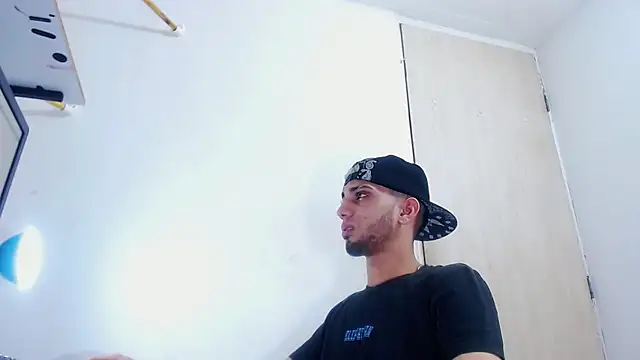 Snapshot of Gregory_hard chatting on 11/10/25, 03:27 Gregory hard online show from 11/10/25, 03:27