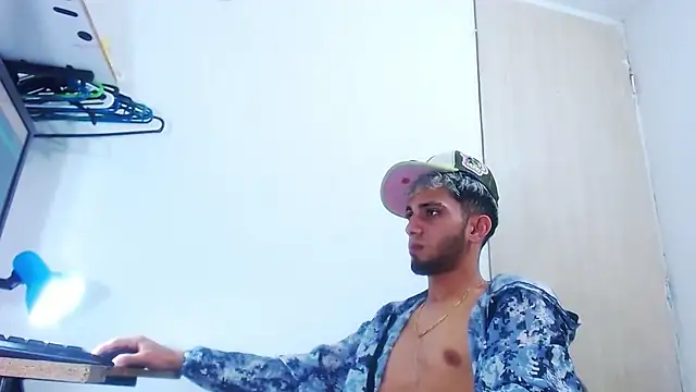 Snapshot of Gregory_hard chatting on 11/28/25, 04:09 Gregory hard online show from 11/28/25, 04:09