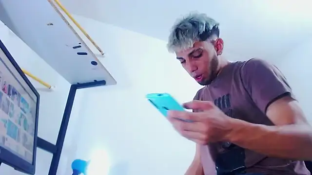 Snapshot of Gregory_hard chatting on 12/05/25, 07:54 Gregory hard online show from 12/05/25, 07:54