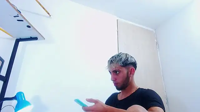 Snapshot of Gregory_hard chatting on 12/16/25, 06:57 Gregory hard online show from 12/16/25, 06:57