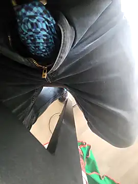 Policeman20742 online show from 12/21/25, 07:43