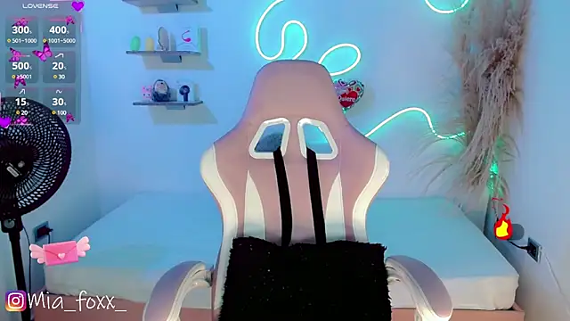 Snapshot of Mia_foxx_ chatting on 02/26/25, 12:05 Mia foxx online show from 02/26/25, 12:05